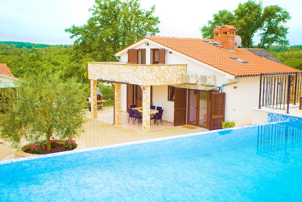 Villa Lara Karojba Phòng bức ảnh