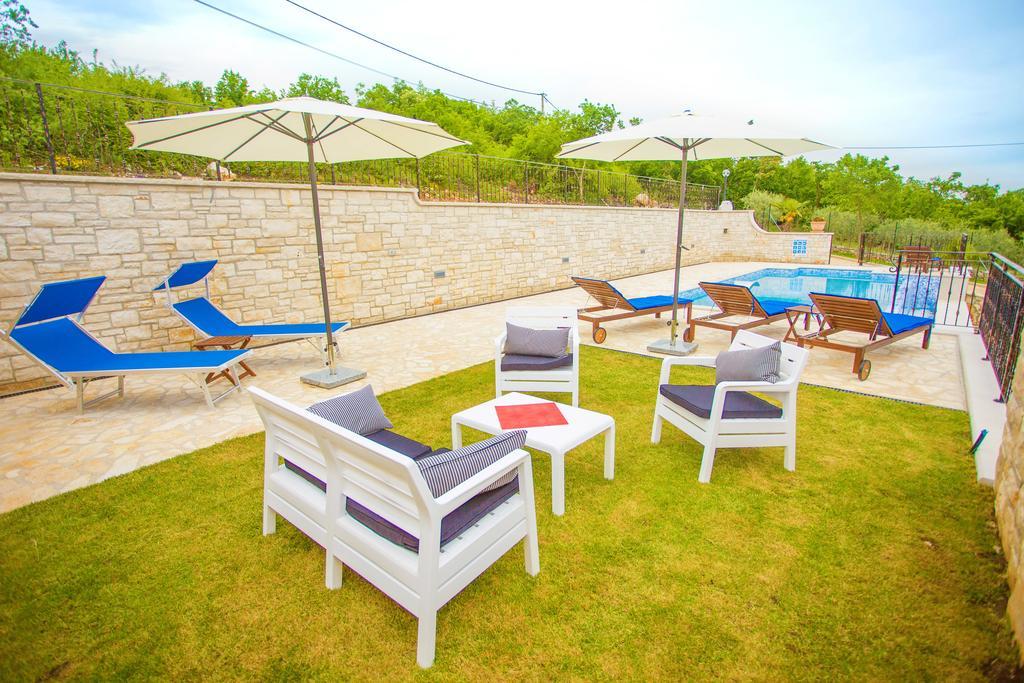 Villa Lara Karojba Phòng bức ảnh